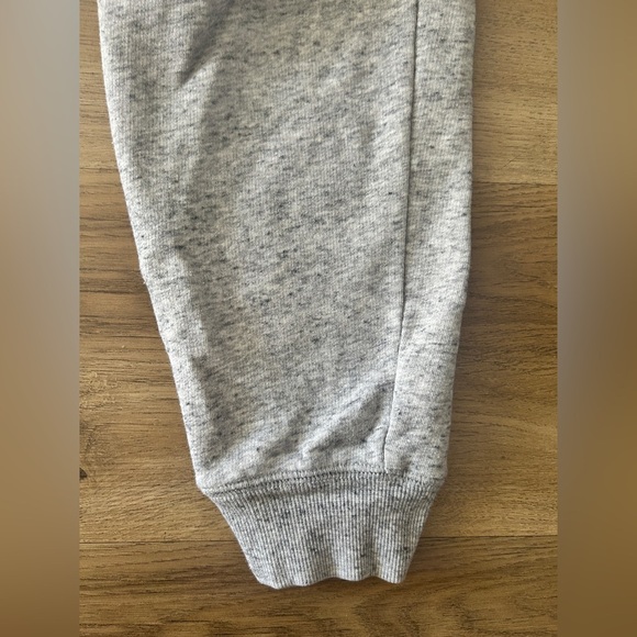 Old Navy Woman’s Heather Gray Jogger Sweatpants – XS- EUC - Picture 2 of 6
